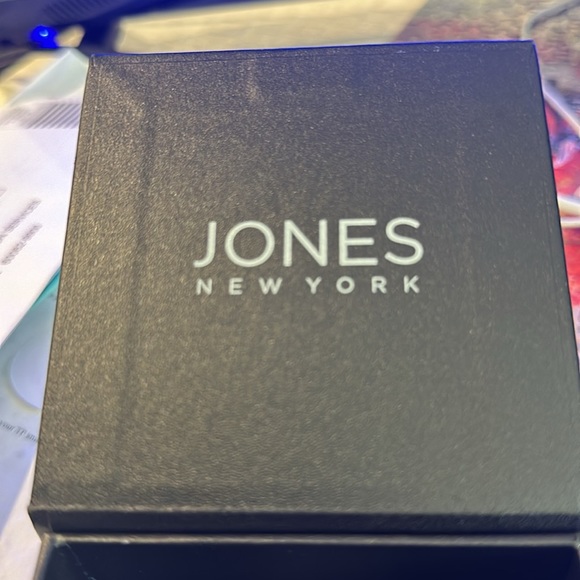 Brand new inbox, Jones, New York Anna Watch. - Picture 2 of 3